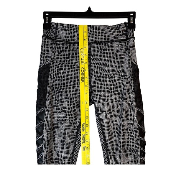 Lululemon Wild And Free Tight Fall Net White Black / Black, Size 2/4 - Picture 8 of 11